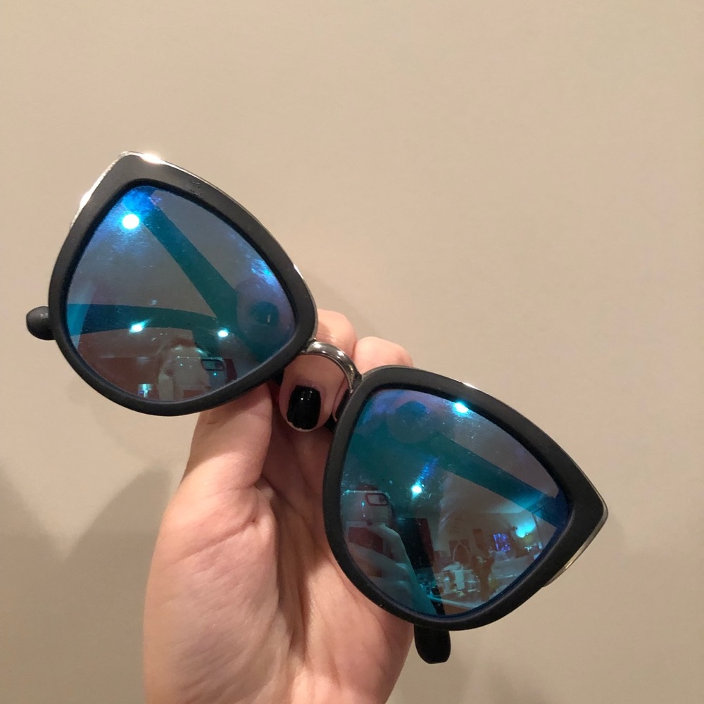 QUAY SUNGLASSES - black with blue mirrored lenses